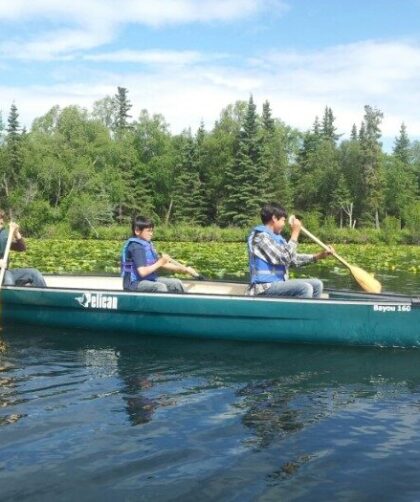 boys-in-canoe-2-700x525-8397314